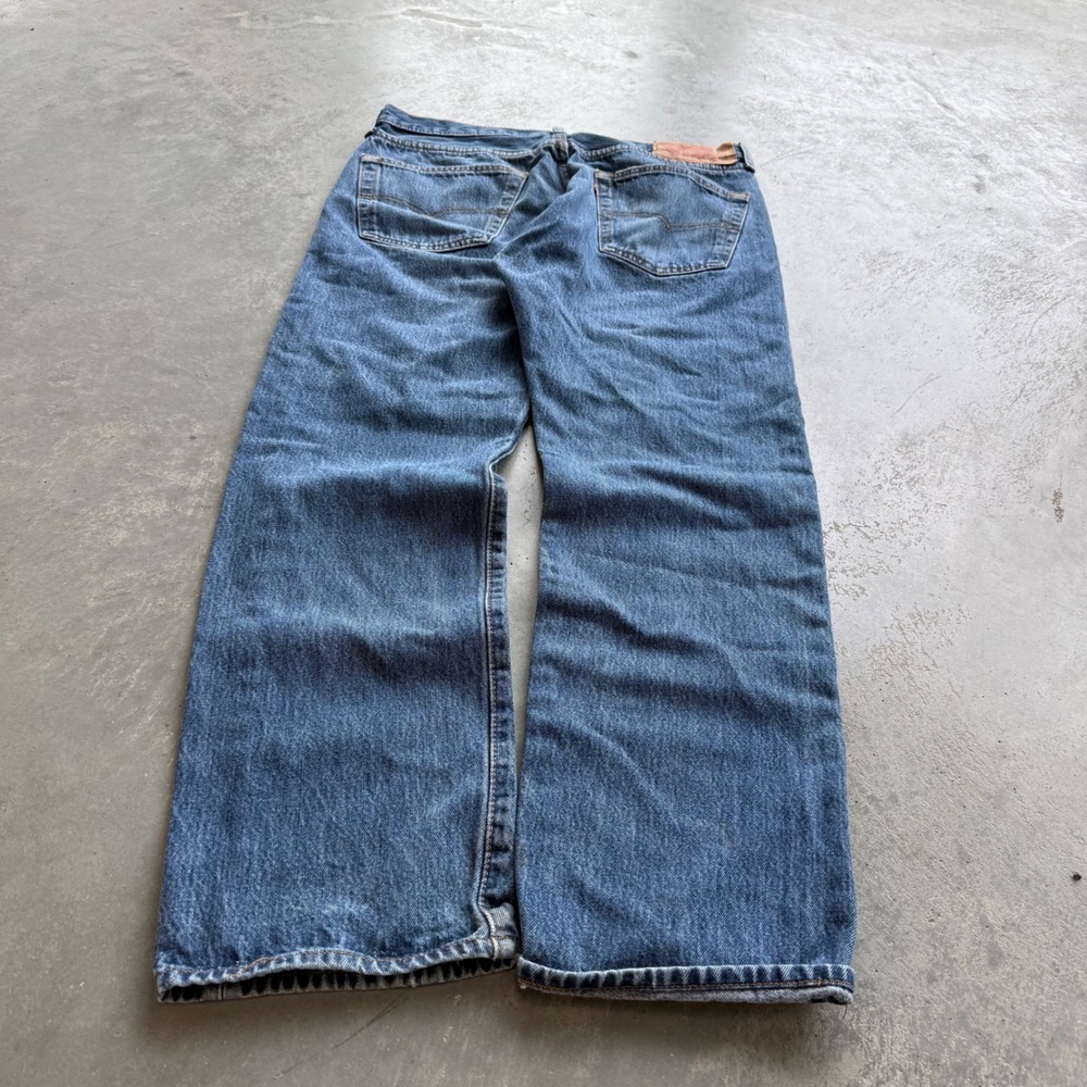 Levis 501 Original Fit Jeans Mens 34x30 Blue Denim Straight Leg Button Fly